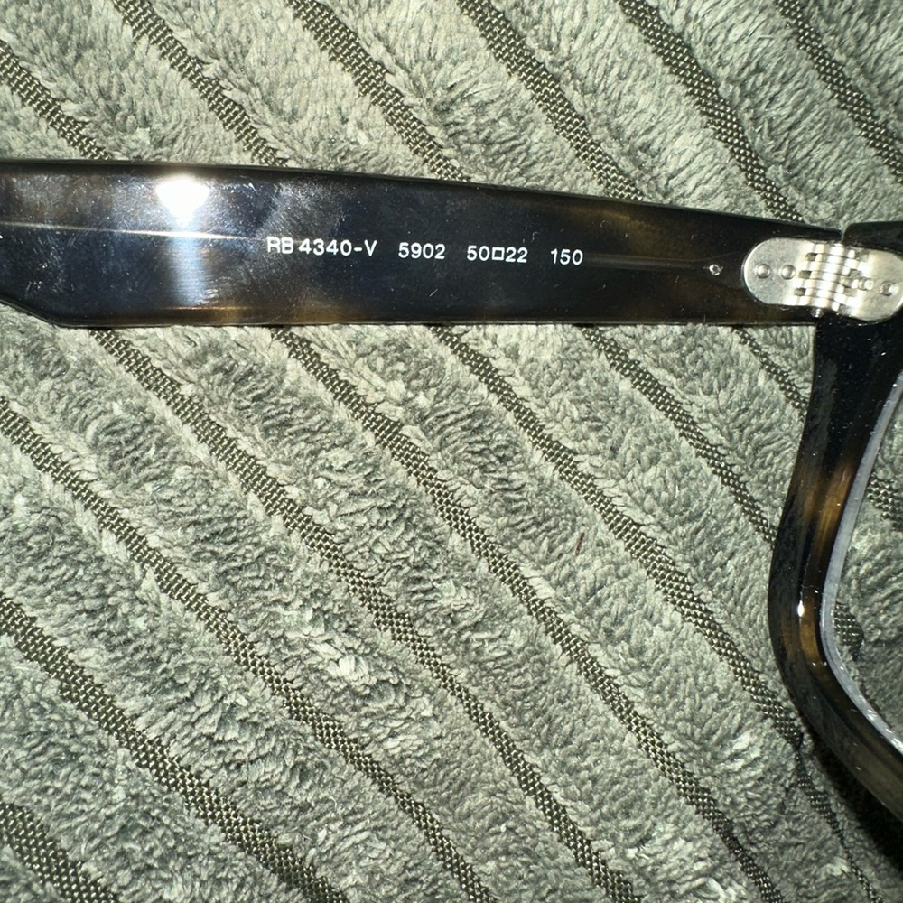 Ray-Ban Wayfarer Frames - Picture 6 of 7